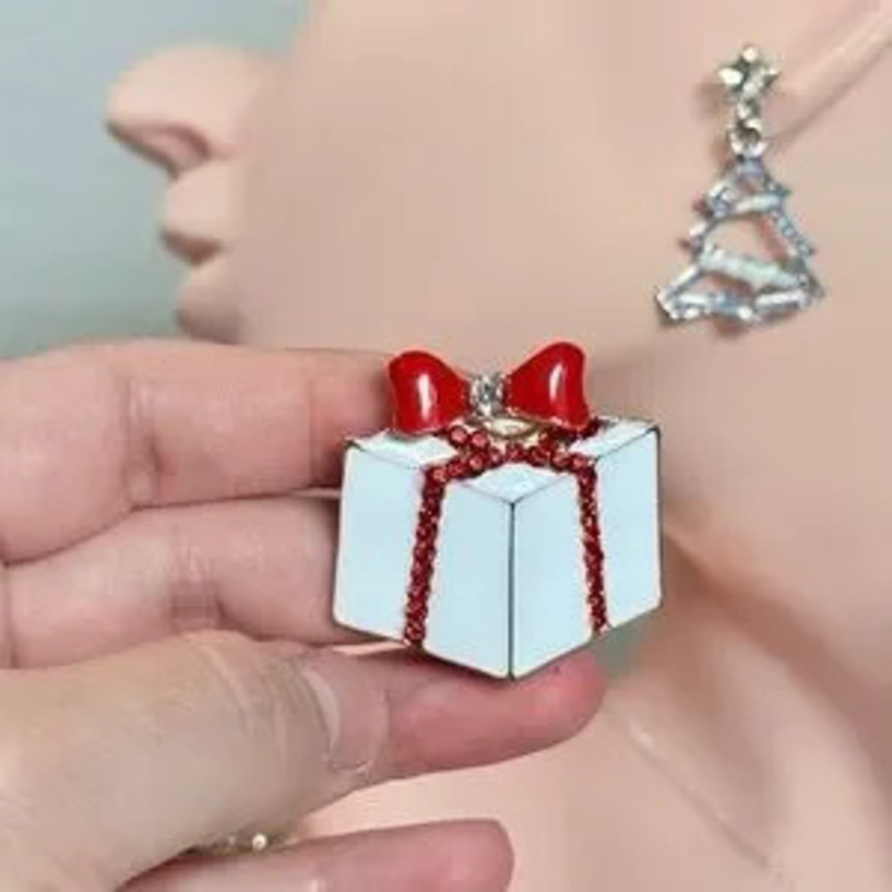 Elegant Classic Gift Design White Enamel Brooch